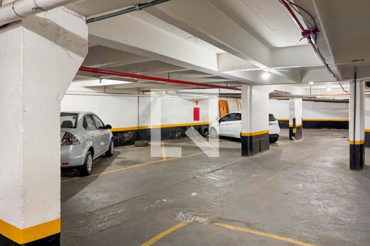 Garagem de apartamento para alugar com 2 quartos, 74m² em Aclimação, São Paulo
