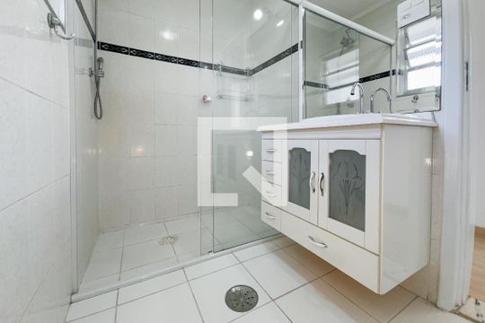 Banheiro Corredor de apartamento à venda com 2 quartos, 74m² em Aclimação, São Paulo