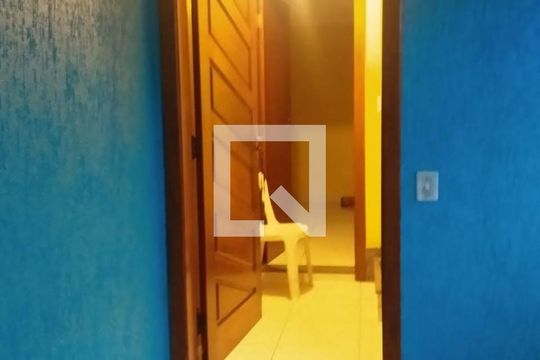 Corredor  de casa à venda com 2 quartos, 112m² em Vila Alto de Santo Andre, Santo André