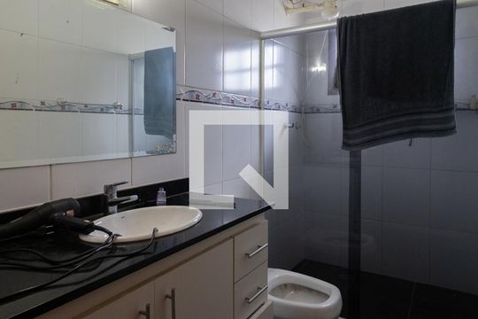 Banheiro Suíte 1 de casa à venda com 2 quartos, 117m² em Jardim Maringa, São Paulo