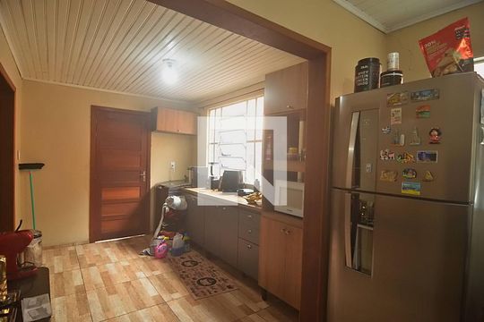 Cozinha de casa à venda com 2 quartos, 70m² em Guajuviras, Canoas