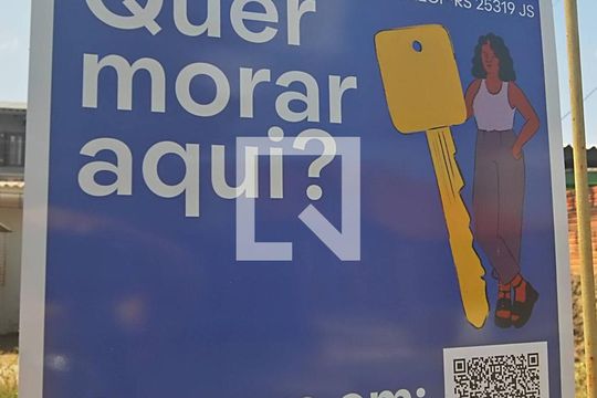 Instalação da plaquinha de casa à venda com 1 quarto, 40m² em Mato Grande, Canoas