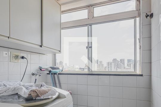 Área de Serviço de apartamento para alugar com 2 quartos, 50m² em Pinheiros, São Paulo
