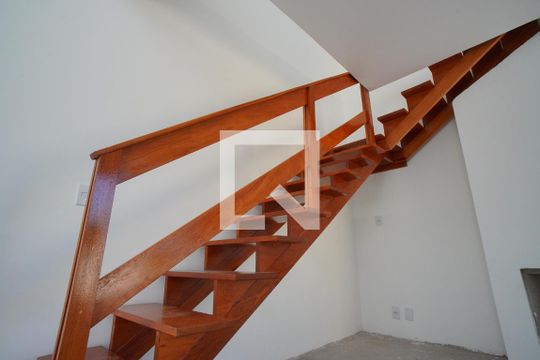 Escada para cobertura de apartamento à venda com 3 quartos, 198m² em Passo D’areia, Porto Alegre