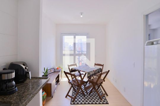 Sala/Cozinha de apartamento para alugar com 1 quarto, 27m² em Mooca, São Paulo