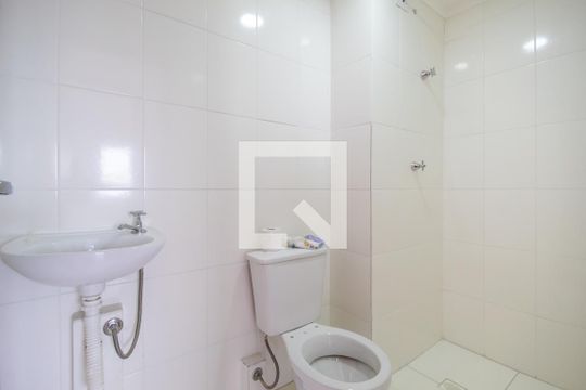 Banheiro de apartamento para alugar com 2 quartos, 45m² em Helena Maria, Osasco