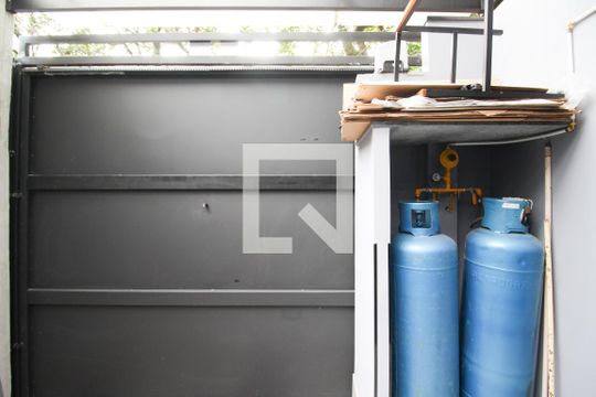 Garagem de casa à venda com 4 quartos, 250m² em Moema, São Paulo