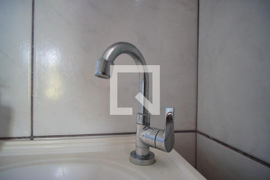 Banheiro da Demi Suíte/Torneira de casa à venda com 3 quartos, 120m² em Jardim Sabará, Porto Alegre