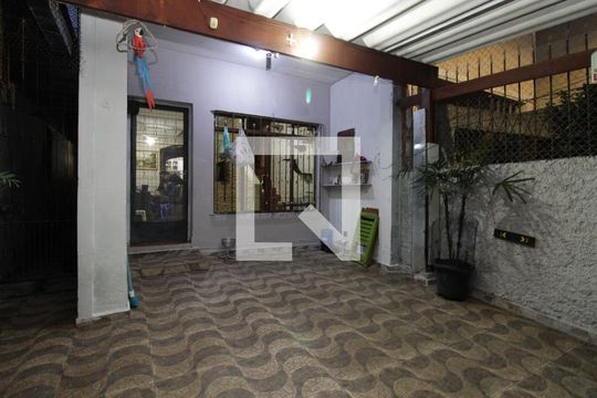 Garagem de casa à venda com 3 quartos, 108m² em Vila Nivi, São Paulo