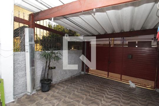 Garagem de casa à venda com 3 quartos, 108m² em Vila Nivi, São Paulo