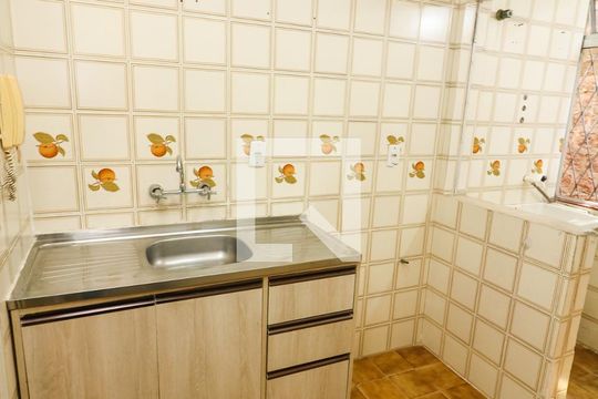 Cozinha de apartamento para alugar com 1 quarto, 44m² em Santa Tereza, Porto Alegre