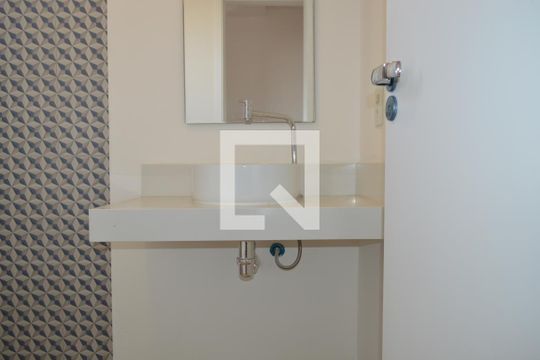 Banheiro de apartamento para alugar com 2 quartos, 56m² em Vila Deodoro, São Paulo