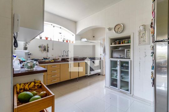 Cozinha de casa à venda com 4 quartos, 382m² em Vila Madalena, São Paulo