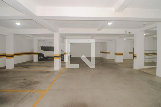 Garagem de apartamento à venda com 3 quartos, 145m² em Jardim Lindóia, Porto Alegre