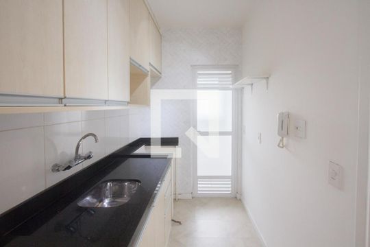Cozinha de apartamento para alugar com 2 quartos, 52m² em Parque Maria Helena, São Paulo