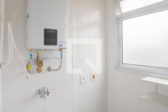 Área de Serviço de apartamento para alugar com 2 quartos, 52m² em Parque Maria Helena, São Paulo