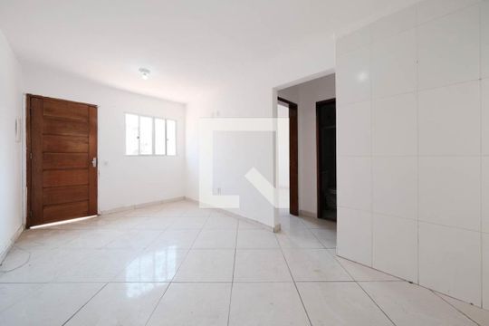 Sala/Cozinha de casa de condomínio à venda com 2 quartos, 43m² em Parque Paineiras, São Paulo