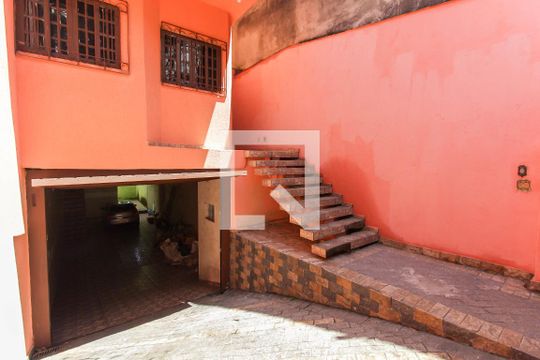 Garagem de casa para alugar com 2 quartos, 80m² em Jardim Helian, São Paulo