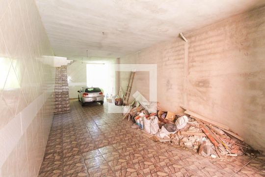 Garagem de casa para alugar com 2 quartos, 80m² em Jardim Helian, São Paulo