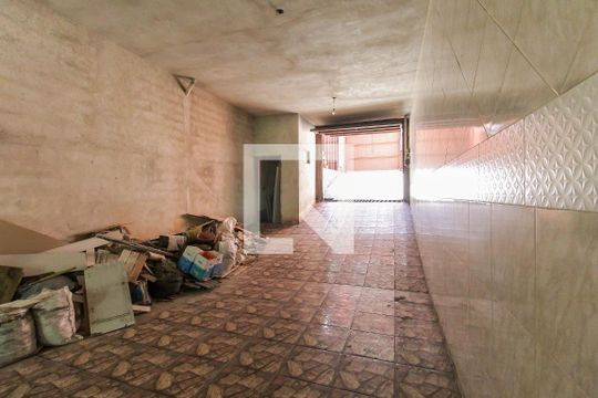 Garagem de casa para alugar com 2 quartos, 80m² em Jardim Helian, São Paulo