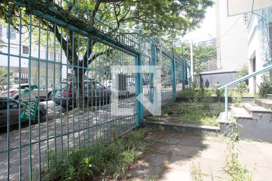 Boxes Garagem (06 vagas) de casa à venda com 4 quartos, 358m² em Petrópolis, Porto Alegre