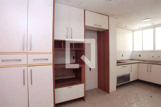 Cozinha de casa à venda com 4 quartos, 358m² em Petrópolis, Porto Alegre