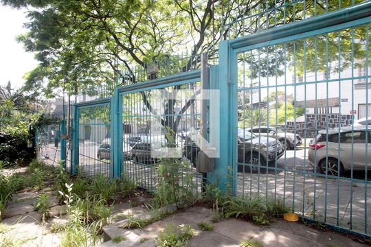 Boxes Garagem (06 vagas) de casa à venda com 4 quartos, 358m² em Petrópolis, Porto Alegre