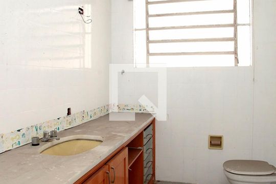 Banheiro Quarto 1 Suíte de casa à venda com 4 quartos, 358m² em Petrópolis, Porto Alegre