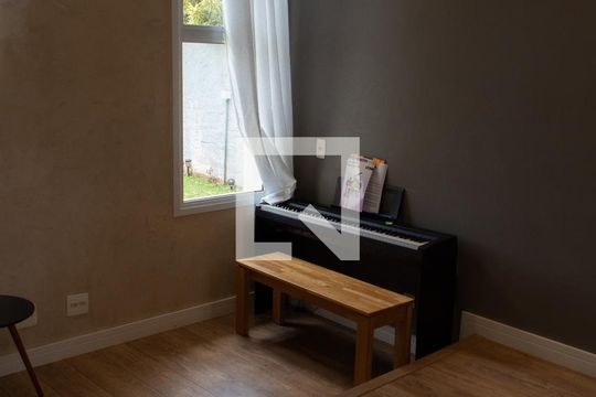 Sala de TV de casa de condomínio para alugar com 4 quartos, 520m² em Residencial Barão do Café, Campinas