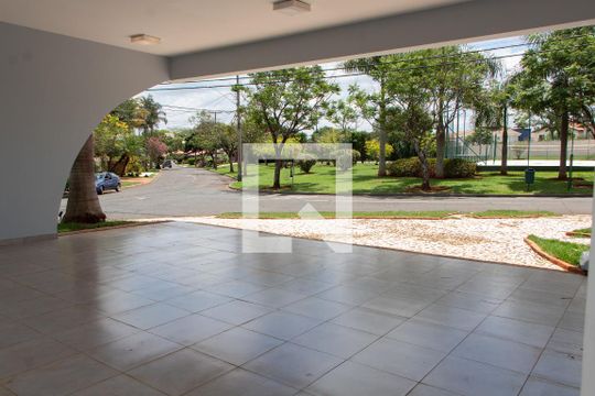 Área Externa de casa de condomínio para alugar com 4 quartos, 520m² em Residencial Barão do Café, Campinas