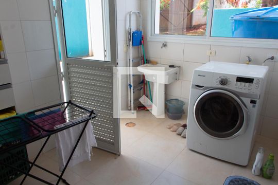 Área de Serviço de casa de condomínio para alugar com 4 quartos, 520m² em Residencial Barão do Café, Campinas