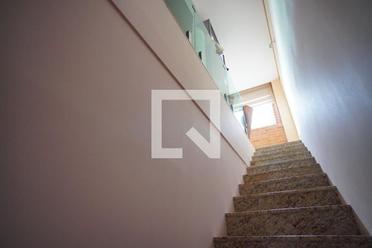Escada - Segundo Andar de apartamento à venda com 3 quartos, 183m² em Rio Branco, Porto Alegre