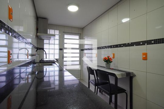 Cozinha de apartamento à venda com 3 quartos, 183m² em Rio Branco, Porto Alegre