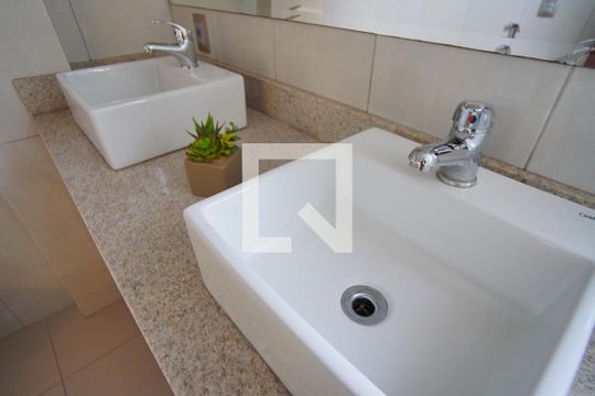 Banheiro da Suíte 1 de apartamento à venda com 3 quartos, 183m² em Rio Branco, Porto Alegre