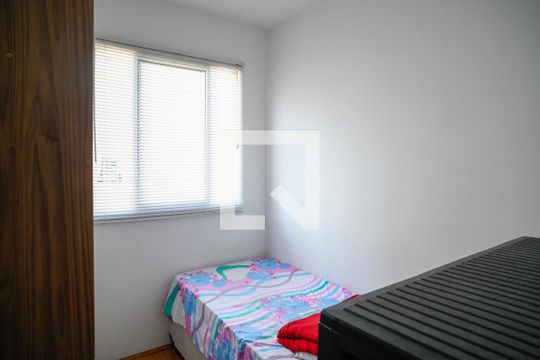 Quarto 1 de apartamento para alugar com 2 quartos, 32m² em Parque Fongaro, São Paulo