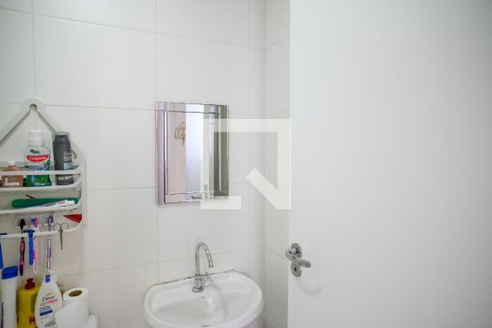 Banheiro de apartamento para alugar com 2 quartos, 32m² em Parque Fongaro, São Paulo