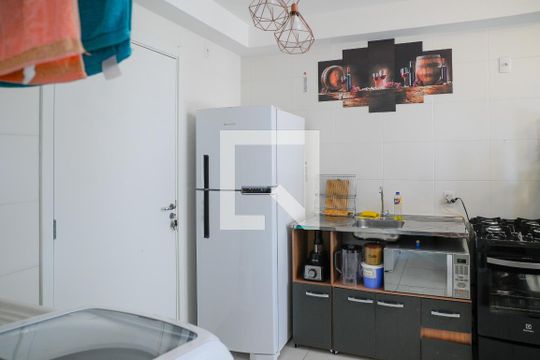 Cozinha de apartamento para alugar com 2 quartos, 32m² em Parque Fongaro, São Paulo
