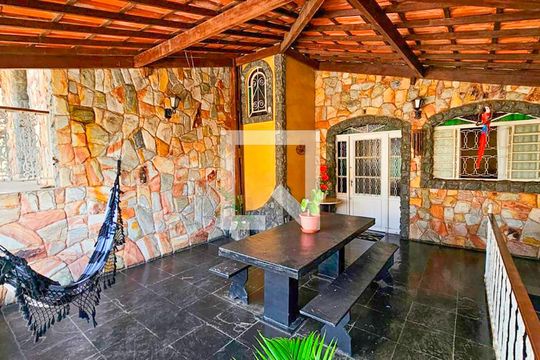 Área Externa de casa à venda com 4 quartos, 310m² em Paraíso, Belo Horizonte