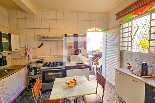 Cozinha de casa à venda com 4 quartos, 310m² em Paraíso, Belo Horizonte