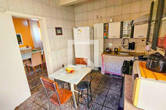 Cozinha de casa à venda com 4 quartos, 310m² em Paraíso, Belo Horizonte