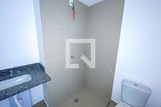 Banheiro de kitnet/studio à venda com 1 quarto, 25m² em Pinheiros, São Paulo