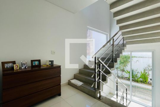 Hall dos Dormitórios de casa para alugar com 3 quartos, 300m² em Jardim Maia, Guarulhos