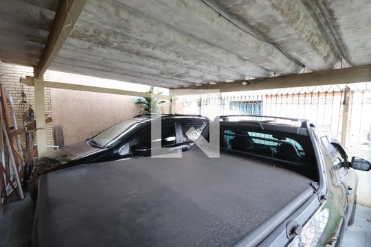 Garagem de casa à venda com 4 quartos, 181m² em Jardim Guairaca, São Paulo