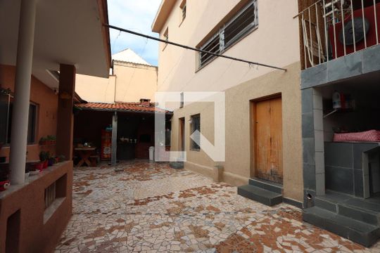 Quintal de casa à venda com 4 quartos, 181m² em Jardim Guairaca, São Paulo
