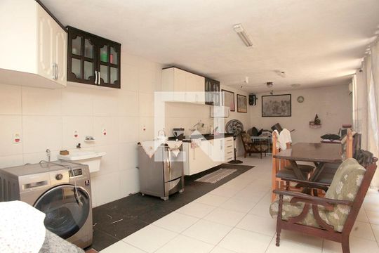 Área de Serviço + Salão de Festas de casa à venda com 5 quartos, 180m² em Santana, Porto Alegre