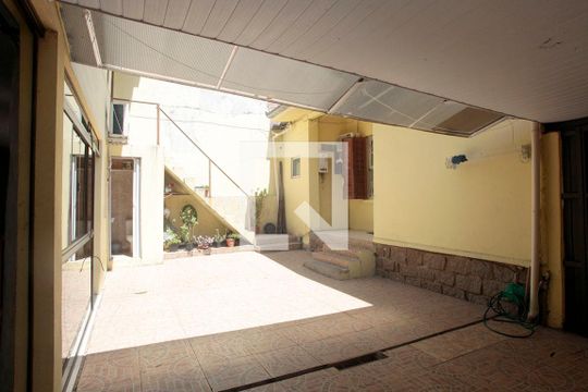 Pátio de casa à venda com 5 quartos, 180m² em Santana, Porto Alegre