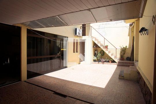 Pátio de casa à venda com 5 quartos, 180m² em Santana, Porto Alegre