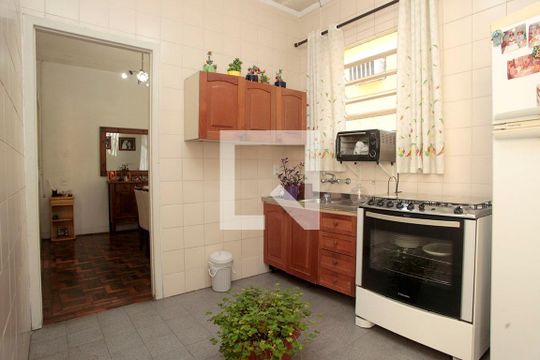 Cozinha de casa à venda com 5 quartos, 180m² em Santana, Porto Alegre