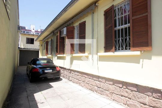Garagem de casa à venda com 5 quartos, 180m² em Santana, Porto Alegre