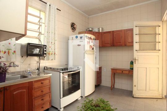 Cozinha de casa à venda com 5 quartos, 180m² em Santana, Porto Alegre